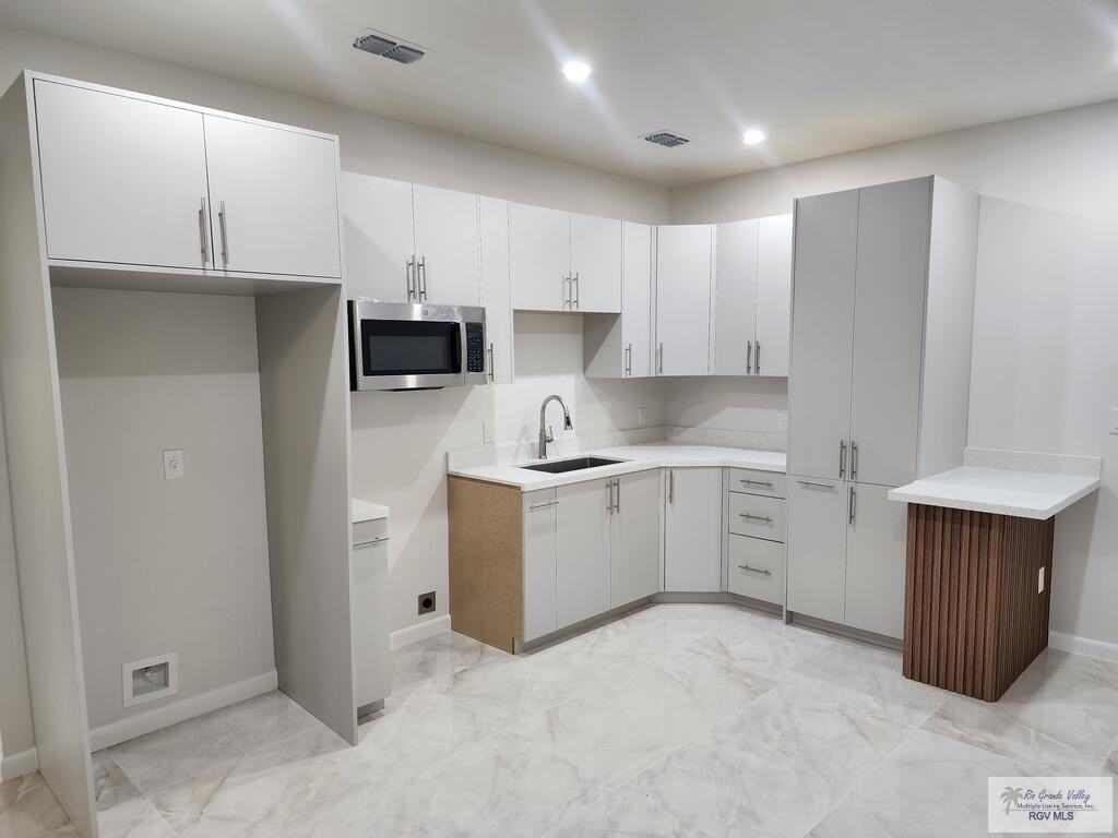 2721 Pennsylvania Ave - Photo 3 of 19