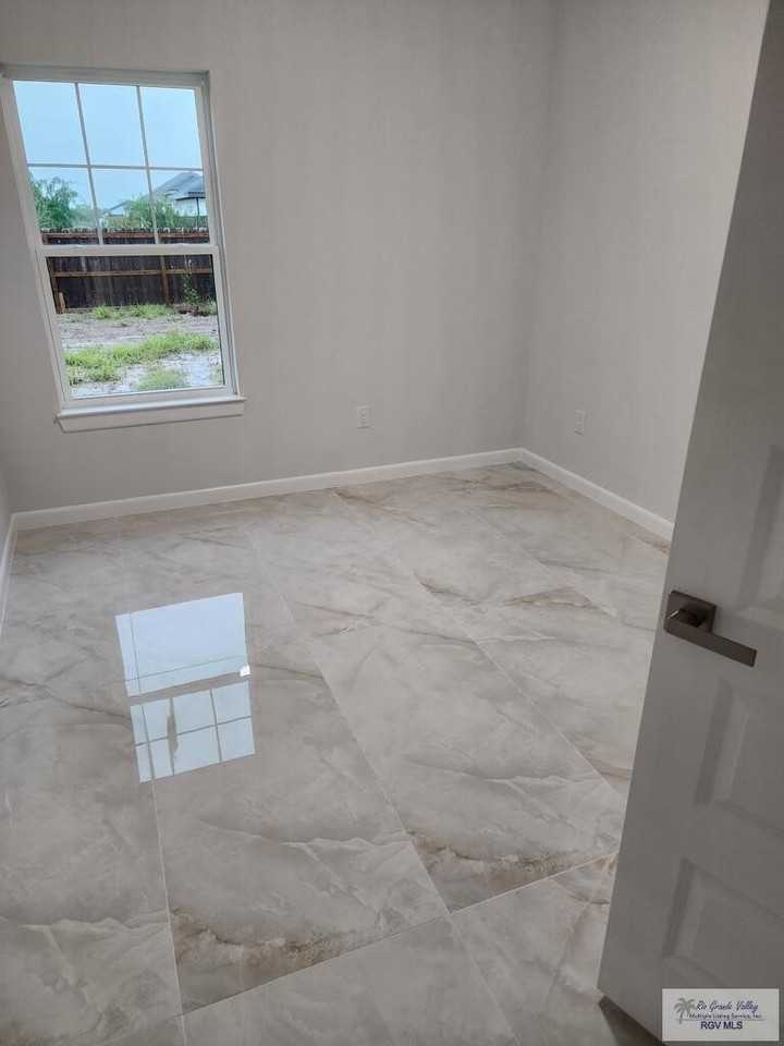 2721 Pennsylvania Ave - Photo 5 of 19