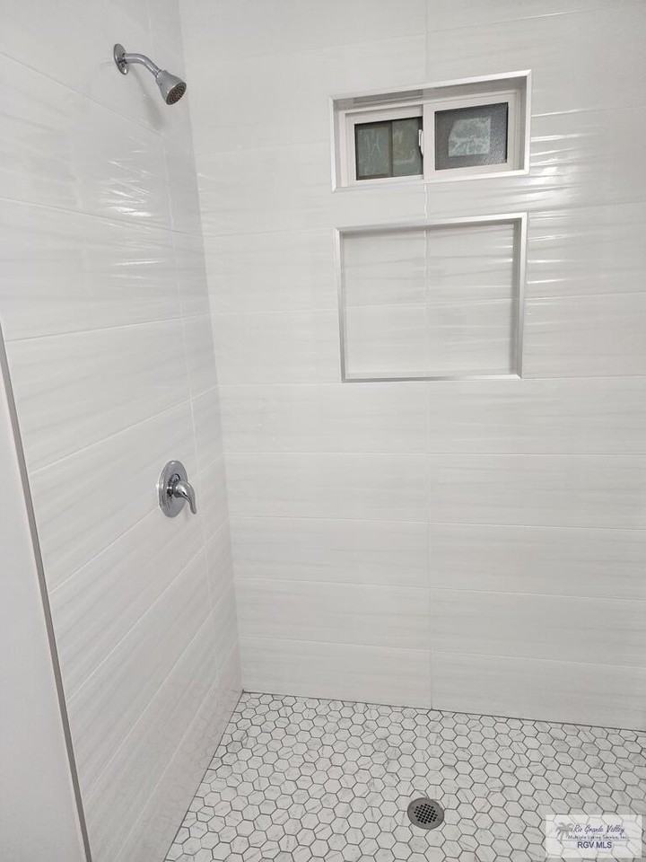 2721 Pennsylvania Ave - Photo 6 of 19