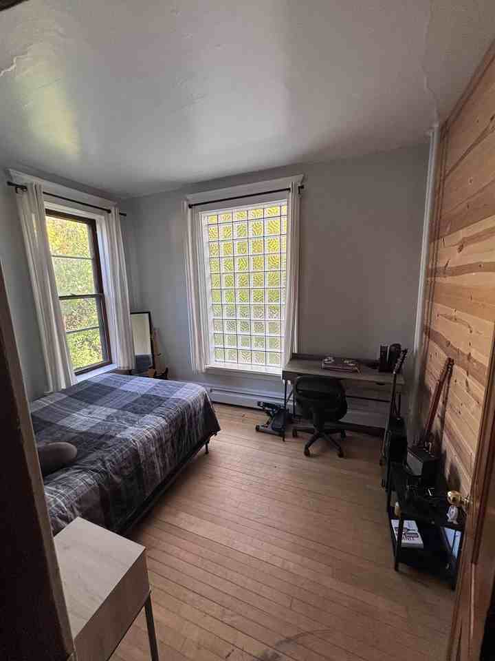 1113 E 4th St #1 - Photo 3 of 25