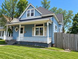 featured image of 1528 E 4th St #1