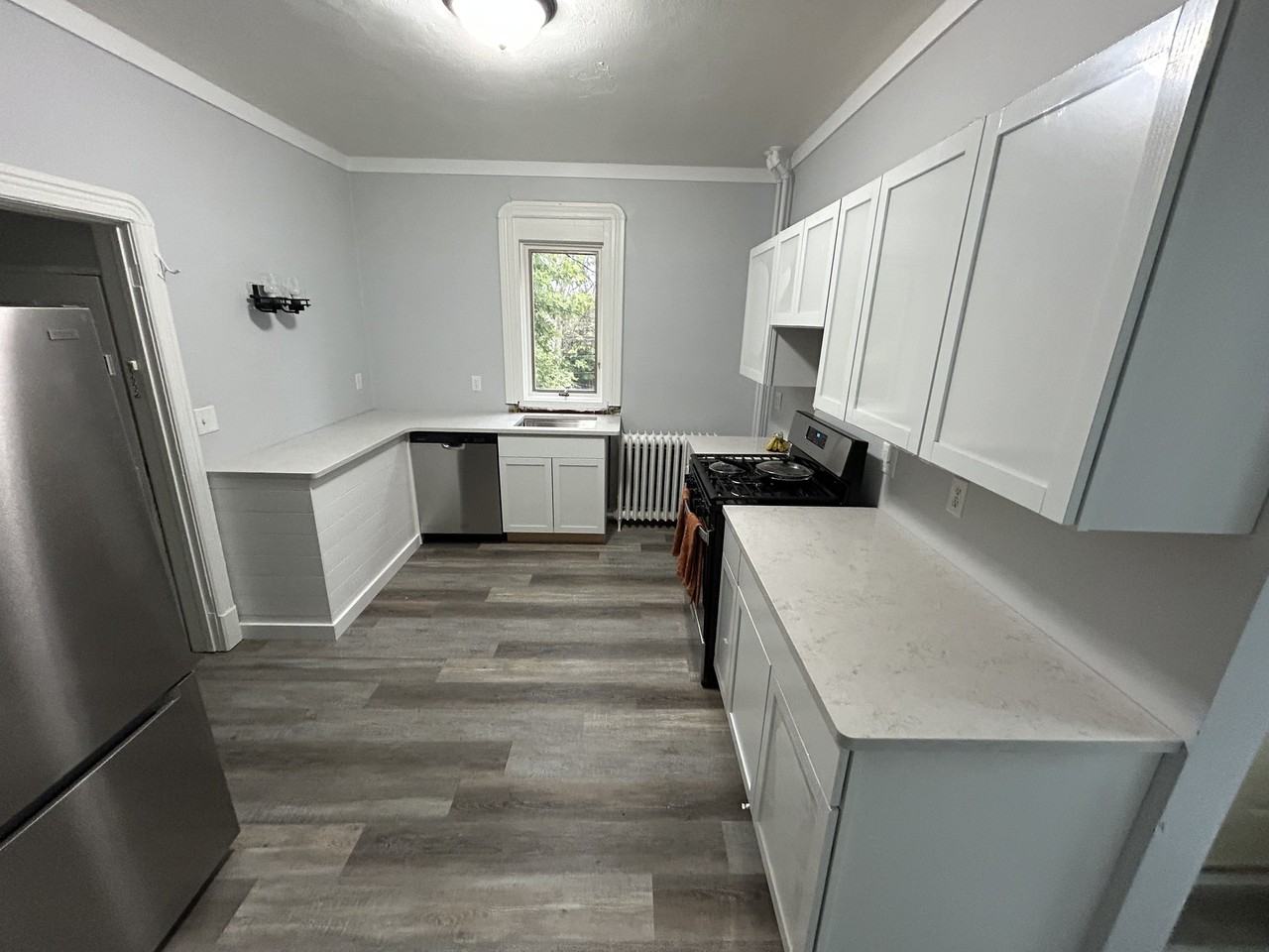 1528 E 4th St #1 - Photo 2 of 21