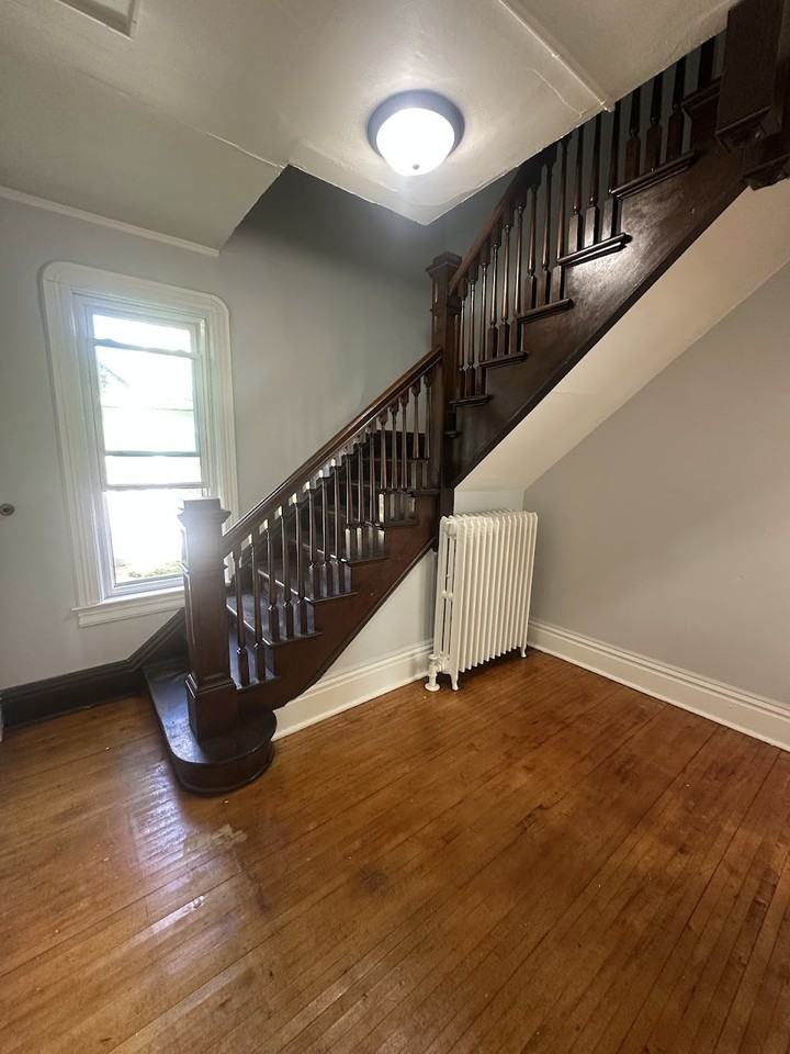 1528 E 4th St #1 - Photo 5 of 21