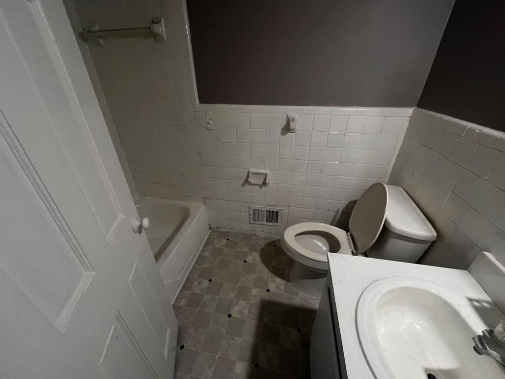 116 Larchwood Dr #1 - Photo 4 of 6
