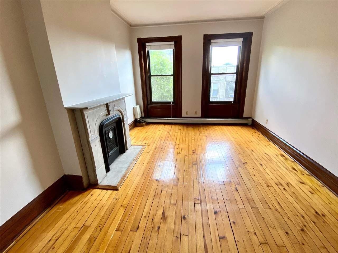206 7th St #3R - Photo 2 of 15