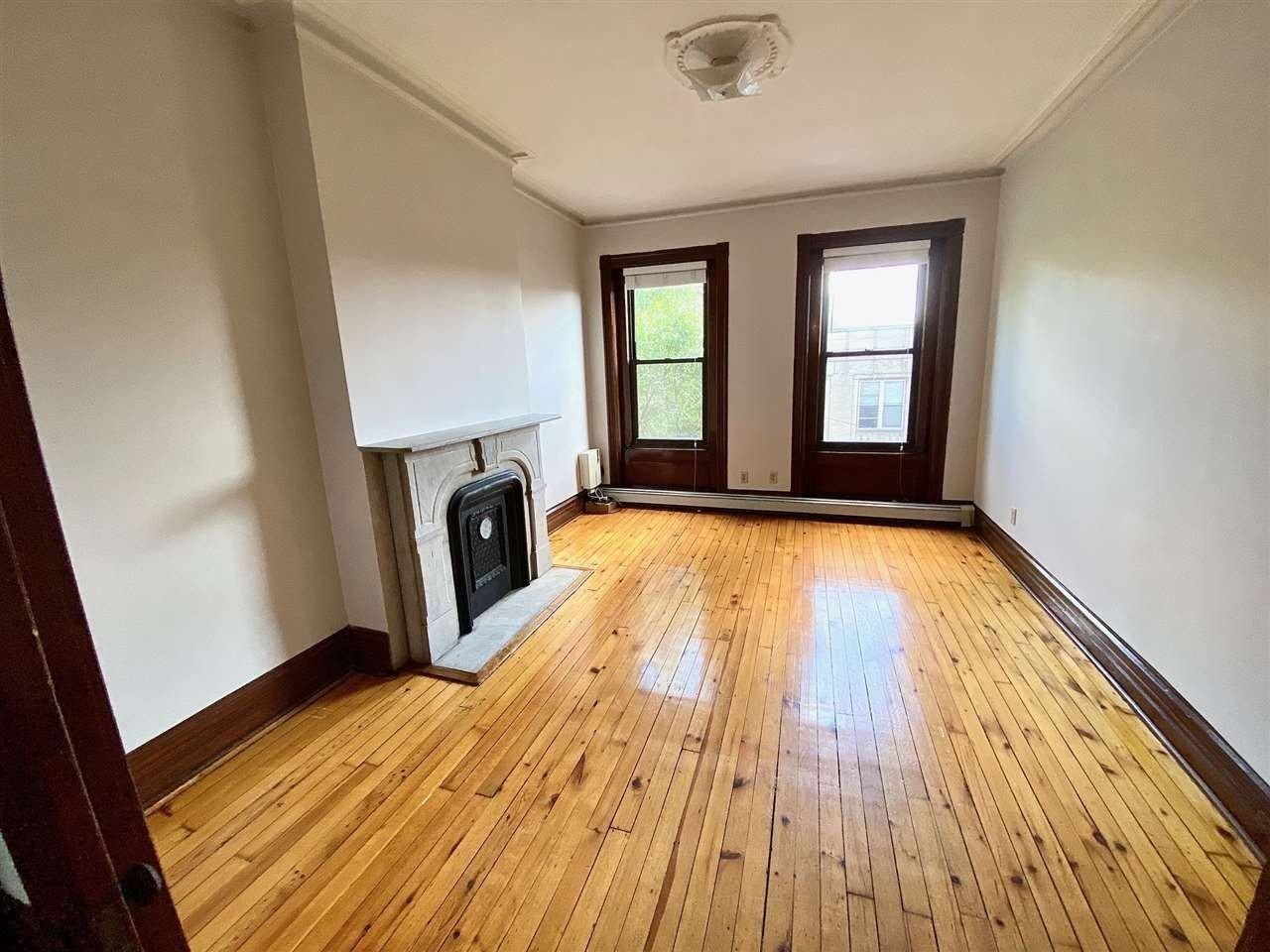 206 7th St #3R - Photo 6 of 15