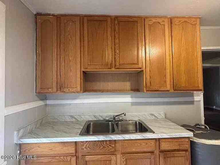 2820 Anne St - Photo 5 of 9