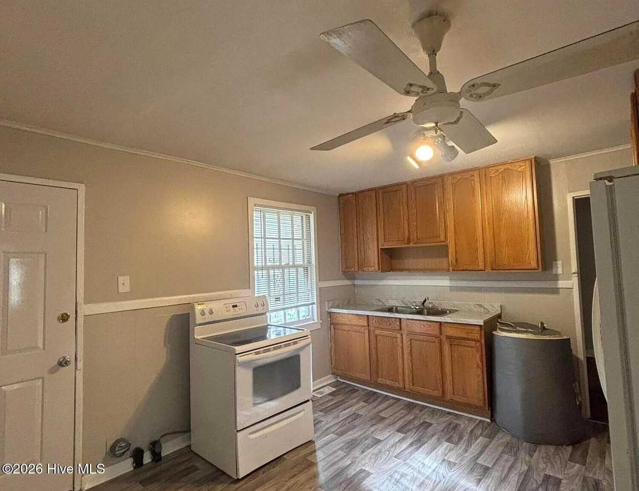 2820 Anne St - Photo 6 of 9