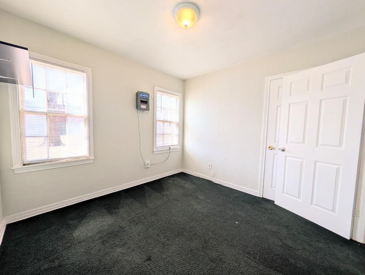2823 33rd St - Photo 4 of 9