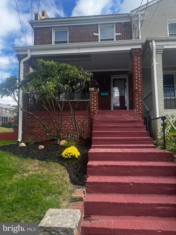 4729 12th St Ne - Photo 2 of 24