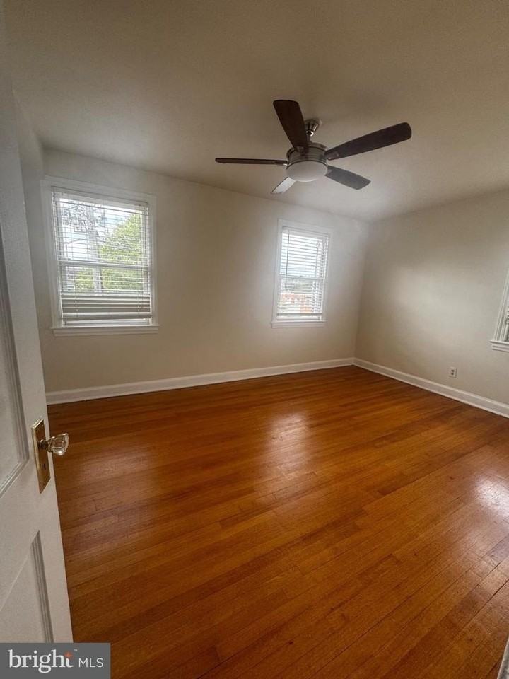4729 12th St Ne - Photo 3 of 24