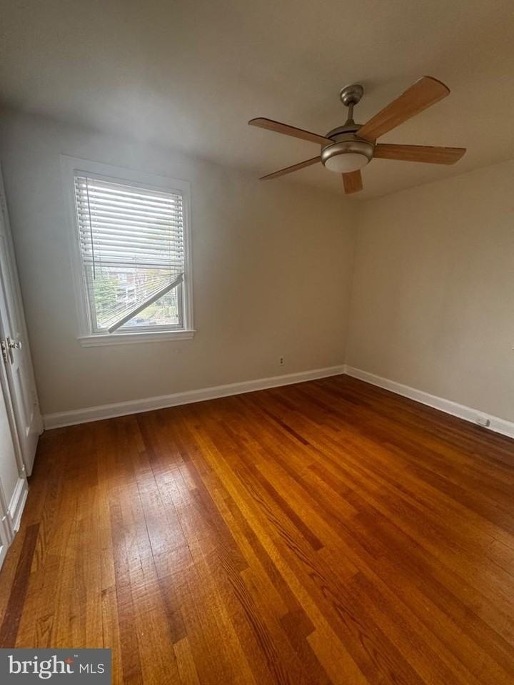 4729 12th St Ne - Photo 7 of 24