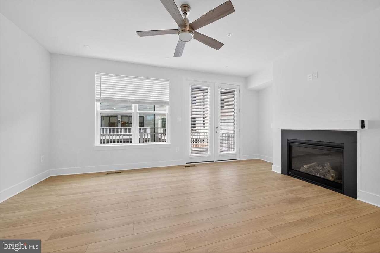 4937 Purdy Aly - Photo 5 of 32