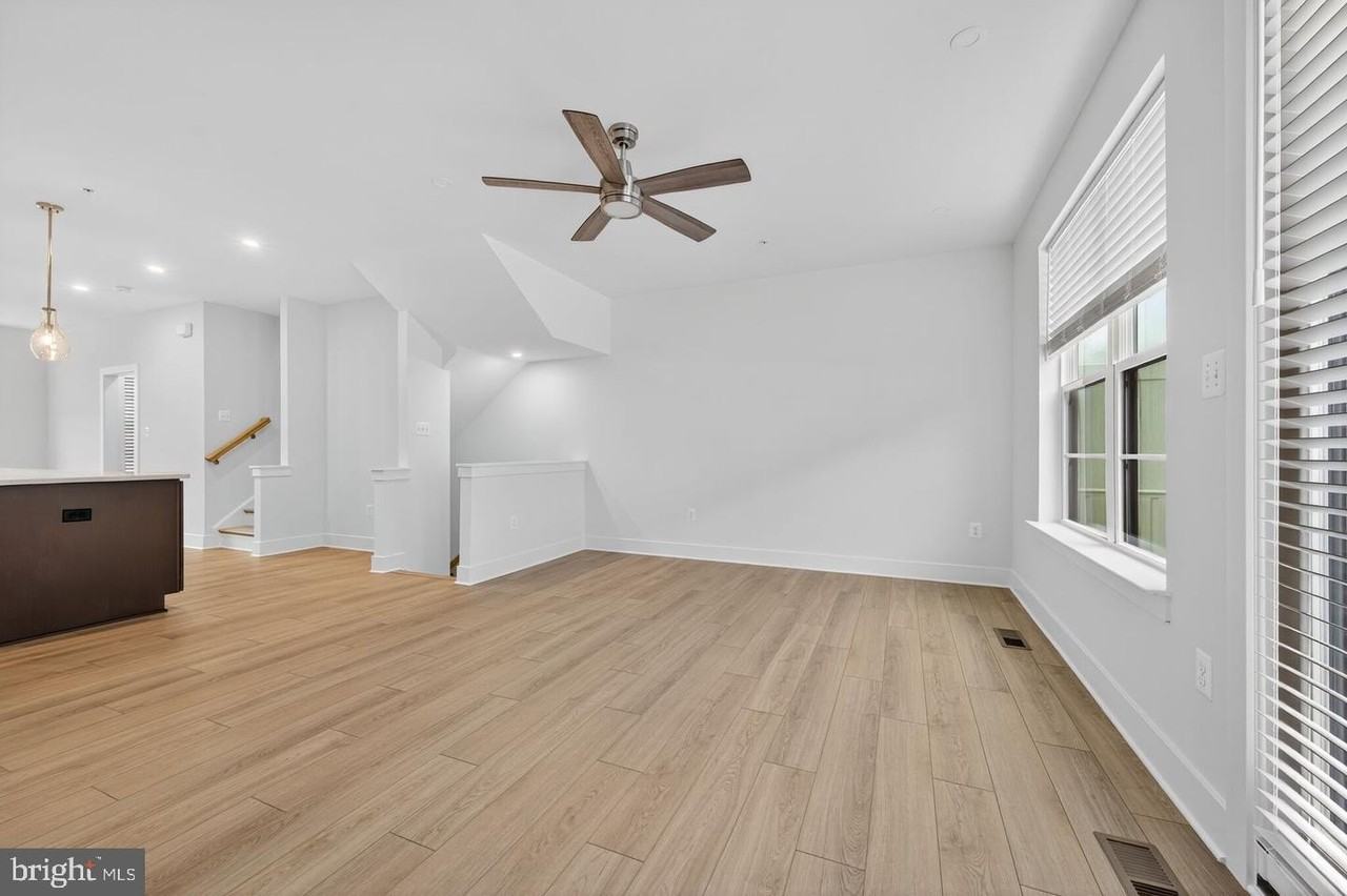 4937 Purdy Aly - Photo 7 of 32