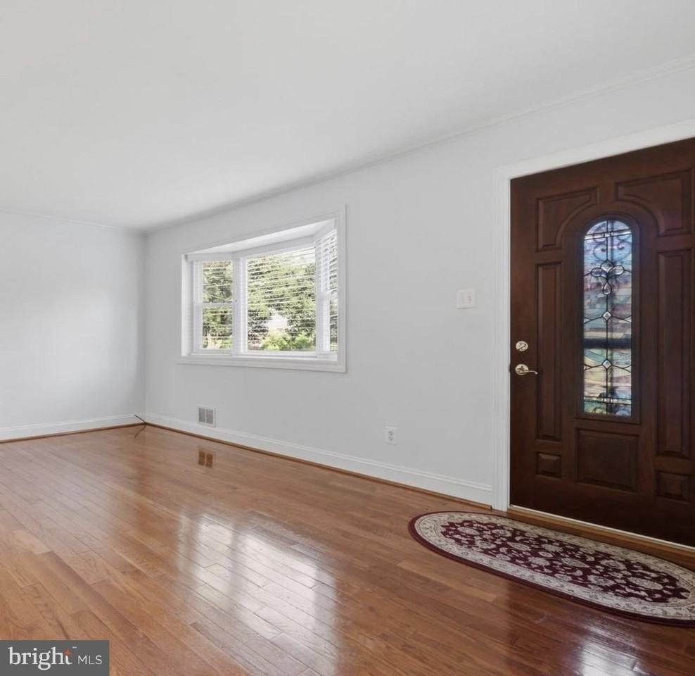 13105 Hallet Ct - Photo 6 of 19