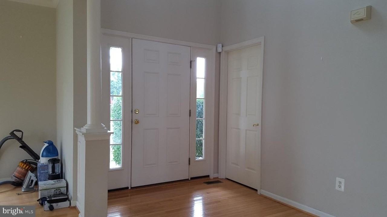 20010 Farmingdale Ct - Photo 2 of 21