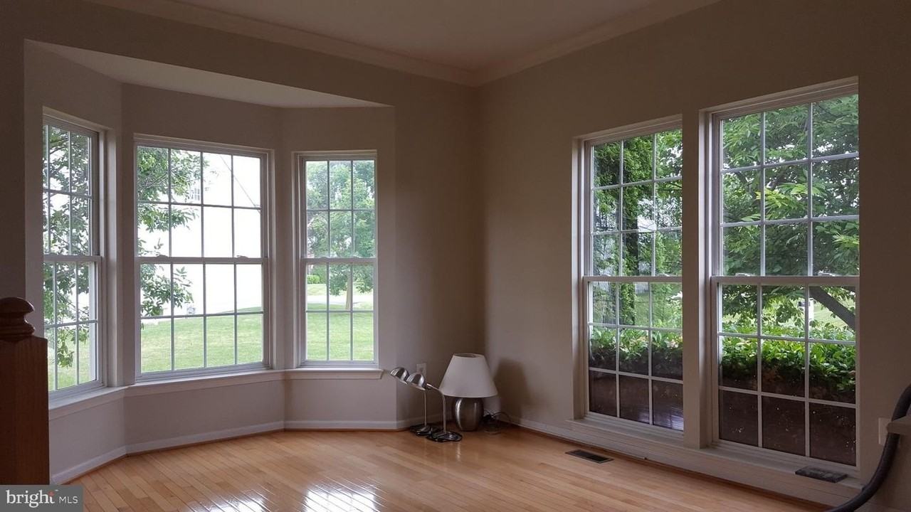 20010 Farmingdale Ct - Photo 4 of 21
