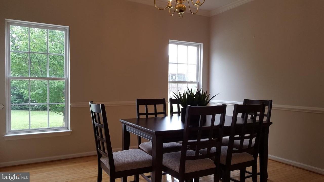 20010 Farmingdale Ct - Photo 5 of 21