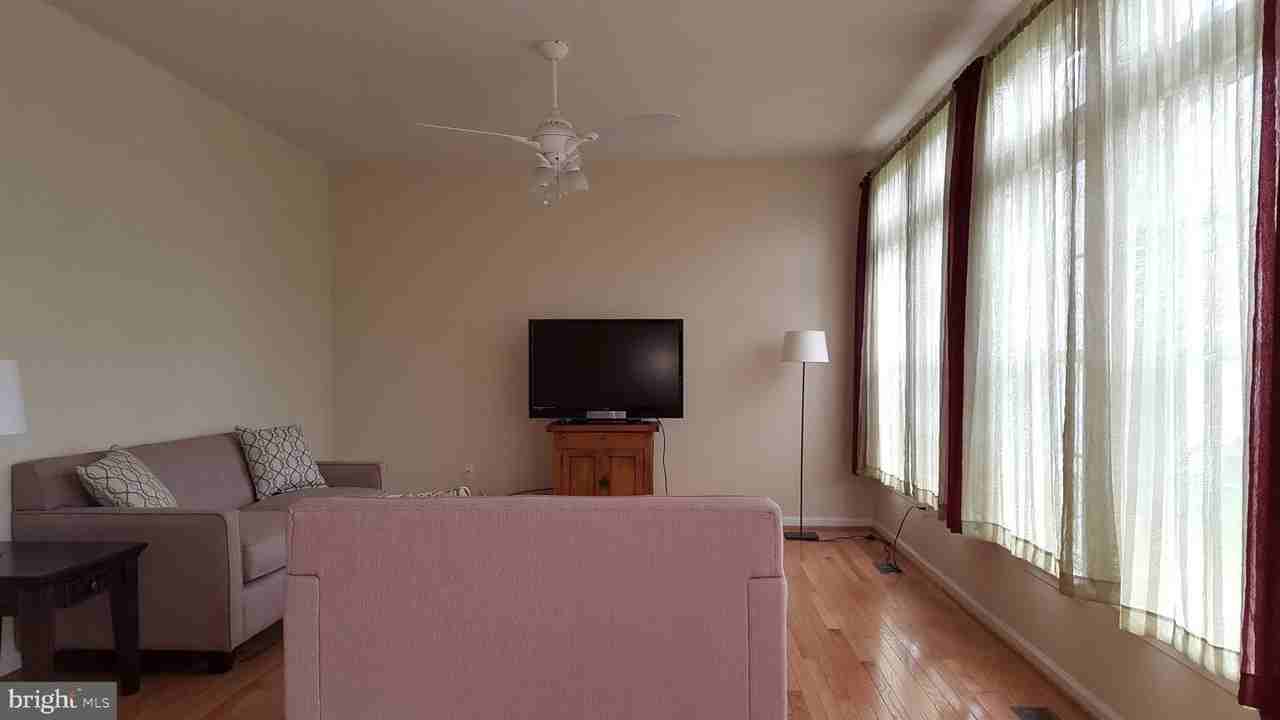 20010 Farmingdale Ct - Photo 6 of 21