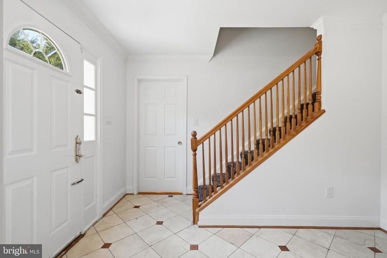 6503 Anna Maria Ct - Photo 4 of 50