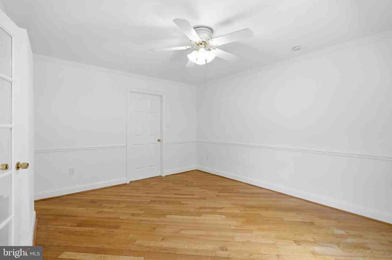 6503 Anna Maria Ct - Photo 5 of 50