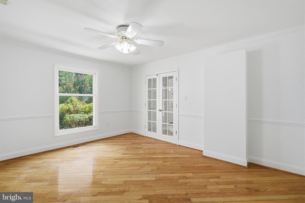 6503 Anna Maria Ct - Photo 6 of 50