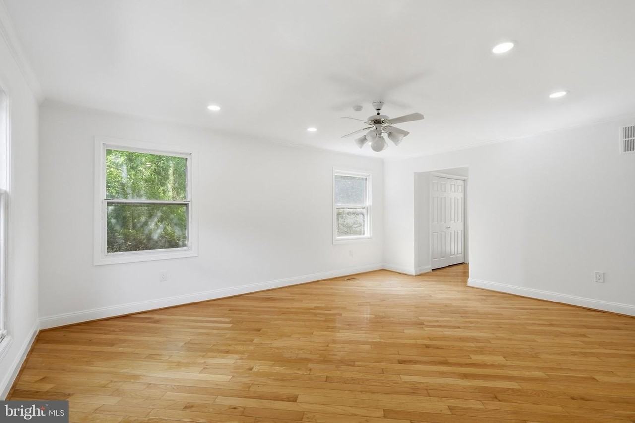 6503 Anna Maria Ct - Photo 7 of 50