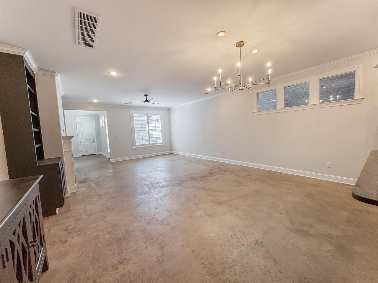 613 S Front St - Photo 3 of 38