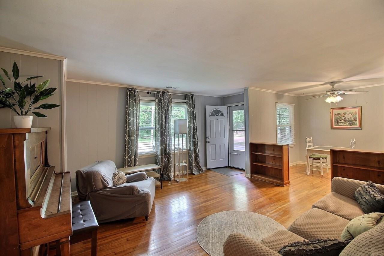 534 S Center St - Photo 4 of 21