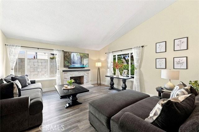 3122 S Center St - Photo 4 of 8
