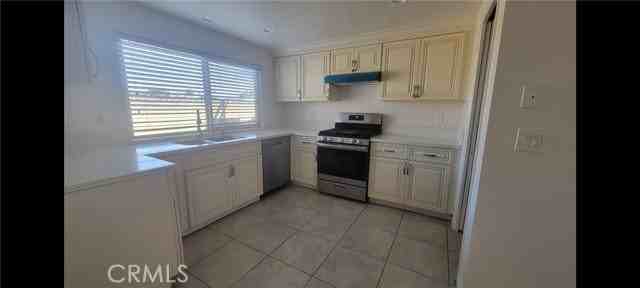 2795 W Tola Ave - Photo 2 of 8