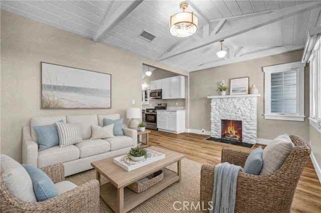826 S Coast Hwy #B - Photo 3 of 8