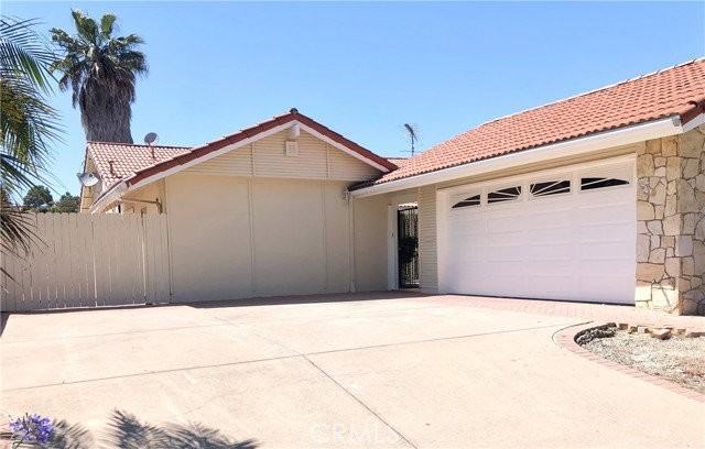 615 Avenida Vaquero - Photo 2 of 8