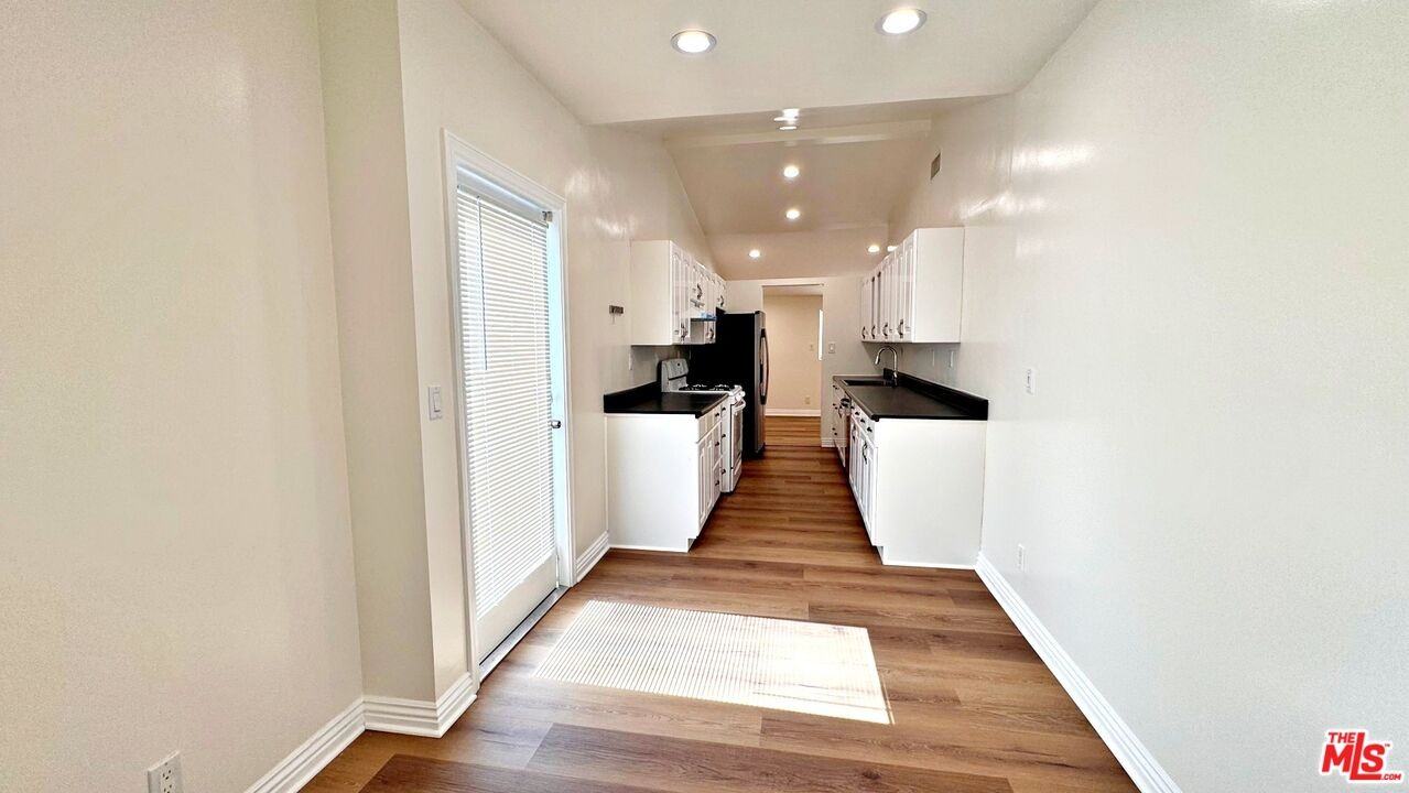 6433 Oakdale Ave - Photo 3 of 8