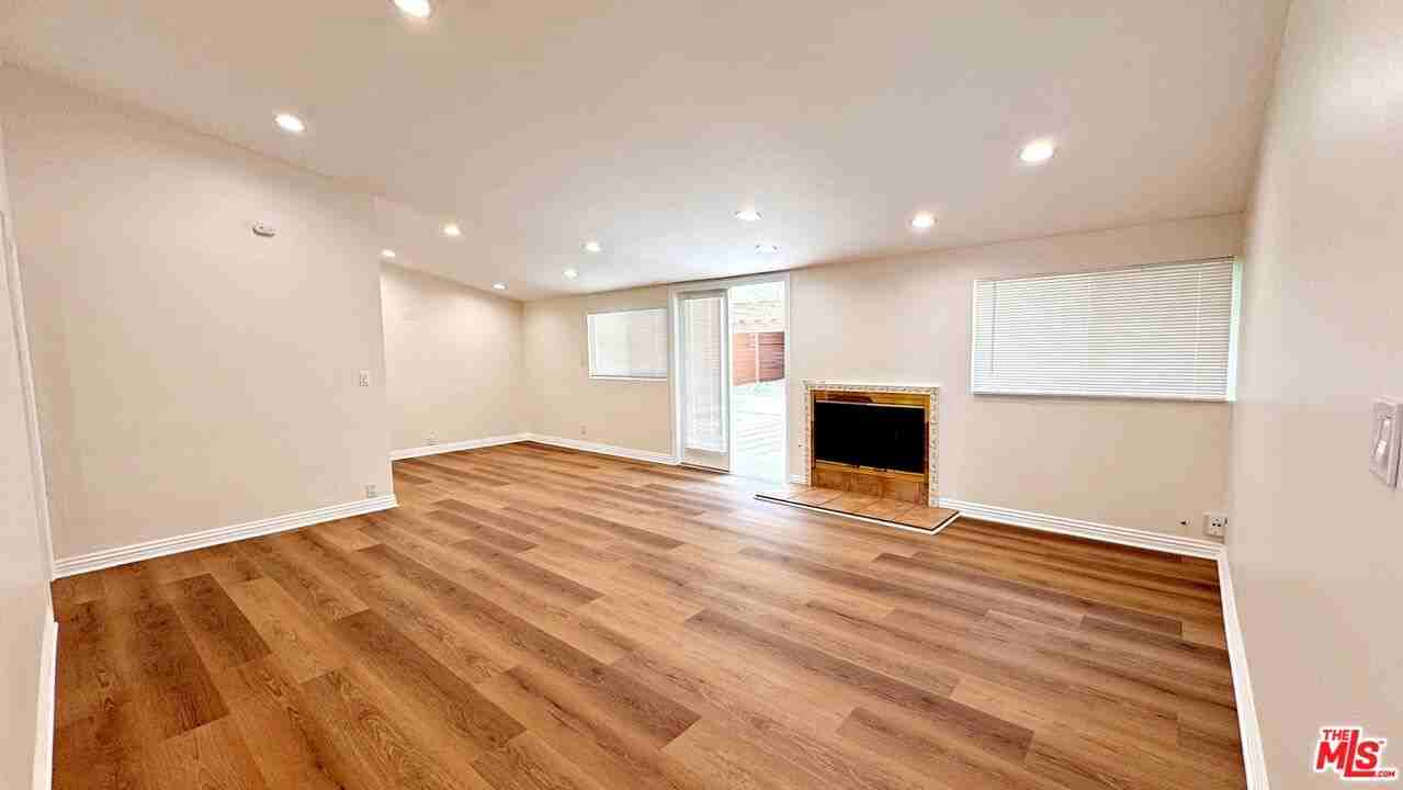 6433 Oakdale Ave - Photo 6 of 8