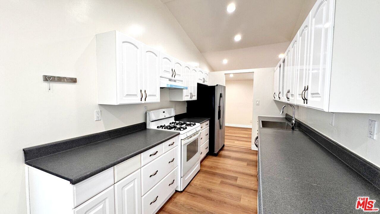 6433 Oakdale Ave - Photo 7 of 8