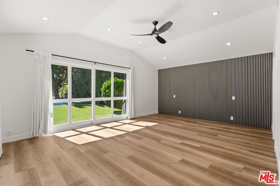 23060 Hatteras St - Photo 3 of 8