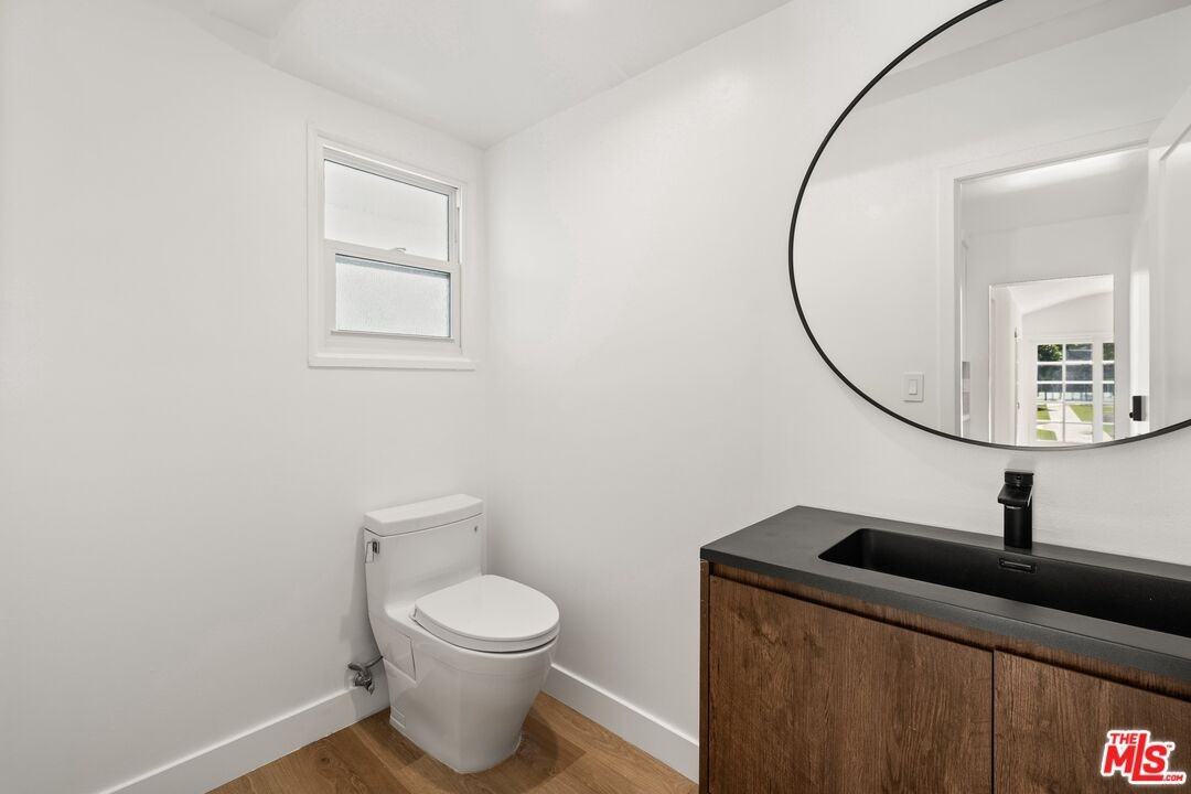 23060 Hatteras St - Photo 4 of 8