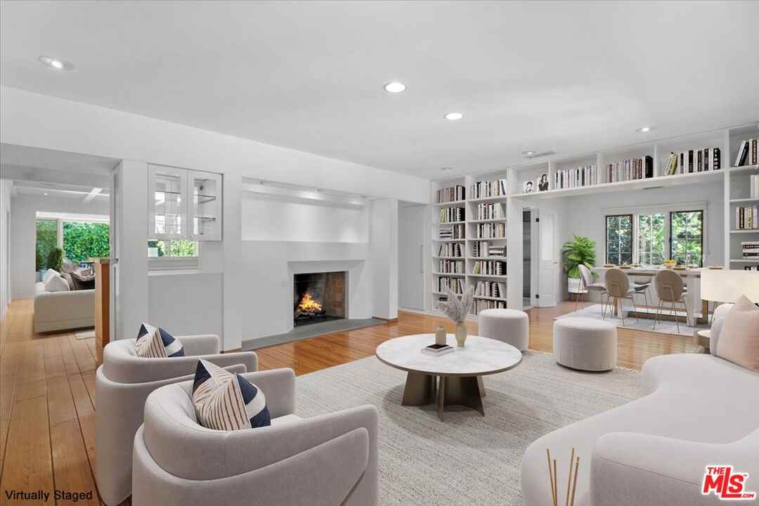 4031 Hollyline Ave - Photo 3 of 8