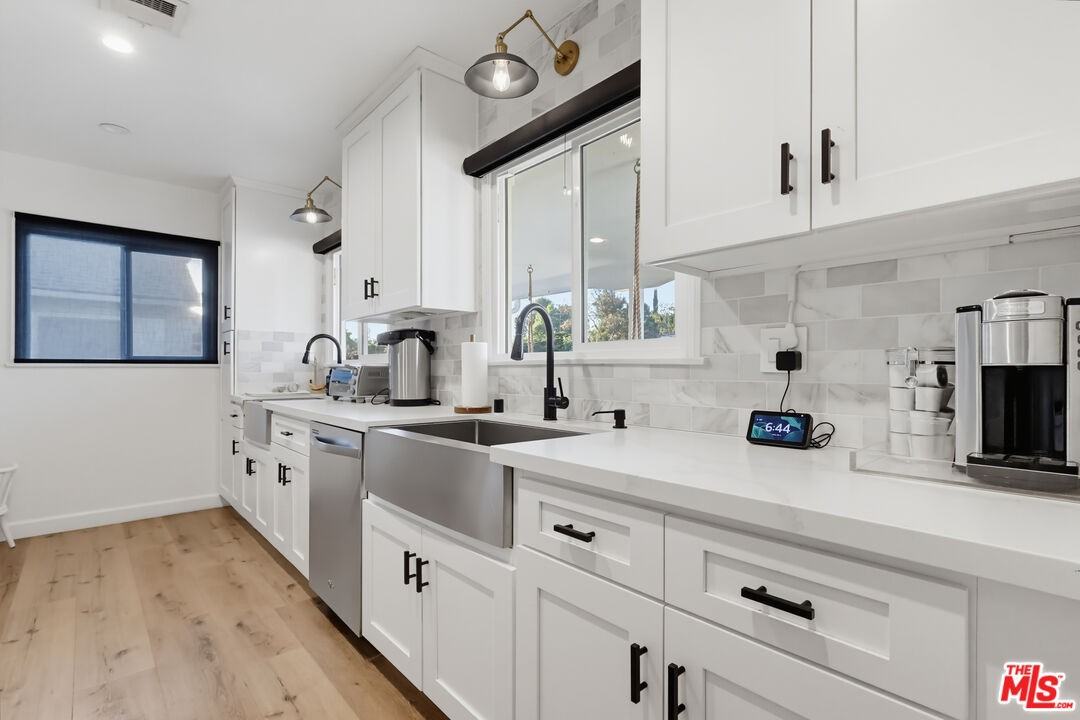 12822 Waddell St - Photo 4 of 8