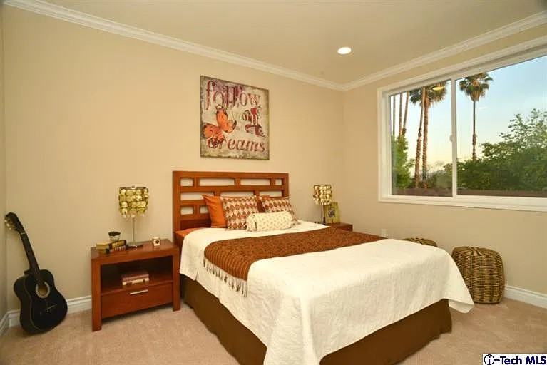 2597 N Lincoln St - Photo 2 of 7