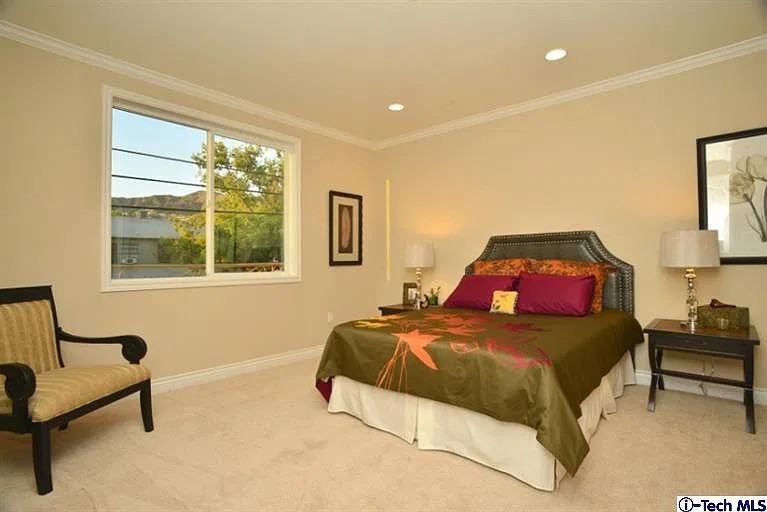 2597 N Lincoln St - Photo 3 of 7