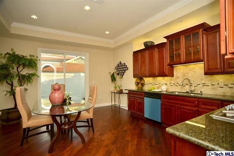 2597 N Lincoln St - Photo 4 of 7