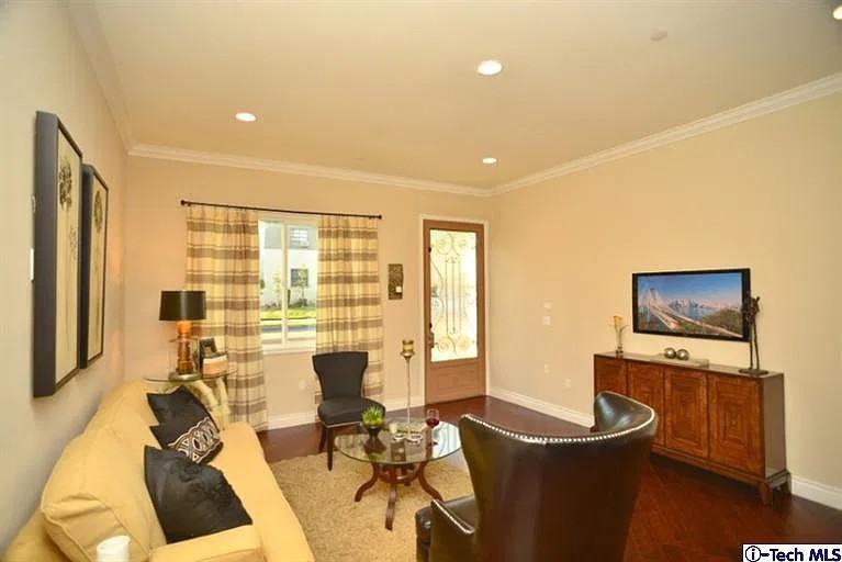 2597 N Lincoln St - Photo 5 of 7