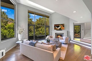 3386 Mandeville Canyon Rd - Photo 3 of 8