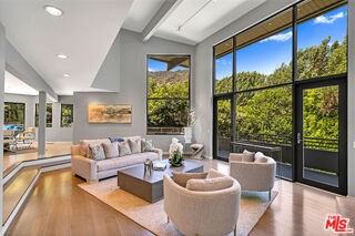 3386 Mandeville Canyon Rd - Photo 4 of 8