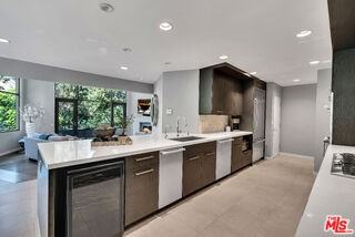 3386 Mandeville Canyon Rd - Photo 6 of 8
