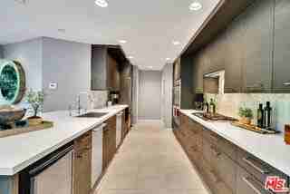 3386 Mandeville Canyon Rd - Photo 7 of 8
