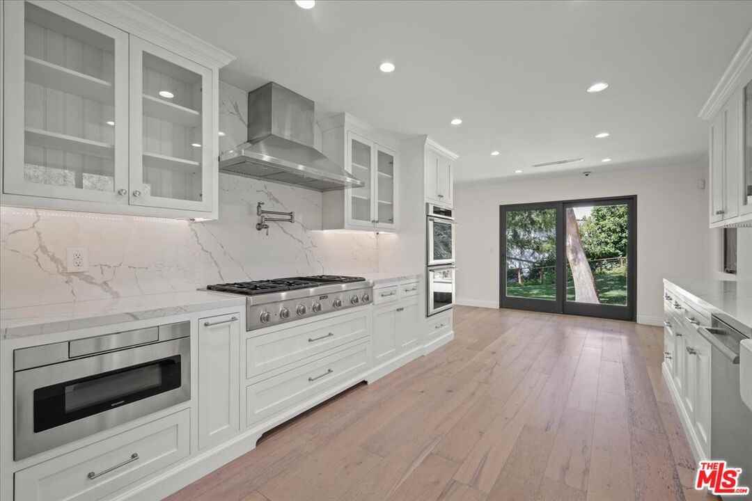 11515 Thurston Cir - Photo 3 of 8