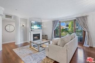 122 N Clark Dr #301 - Photo 2 of 8